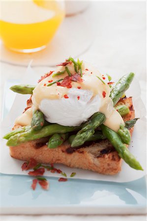 egg dish - Toast with asparagus and Eggs Benedict Stock Photo - Premium Royalty-Free, Code: 659-07027169