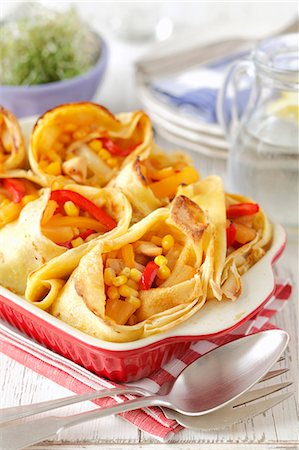 egg dish - Pancakes filled with chicken, peppers and pineapple in garlic sauce Stock Photo - Premium Royalty-Free, Code: 659-07027286