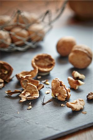 Cracked walnuts Stock Photo - Premium Royalty-Free, Code: 659-07027334