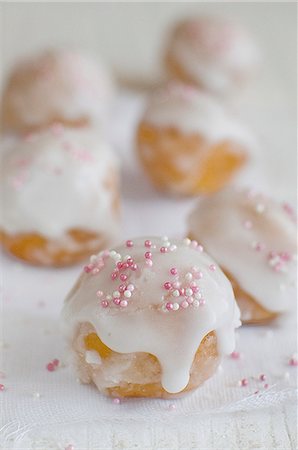 frosted - Doughnuts with sugar glaze and sugar sprinkles Stock Photo - Premium Royalty-Free, Code: 659-07027367