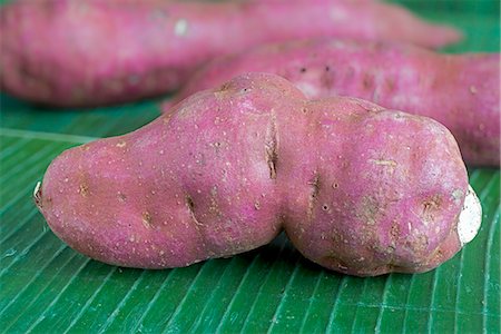 simsearch:659-07027183,k - Purple sweet potatoes (close-up) Stock Photo - Premium Royalty-Free, Code: 659-07027510