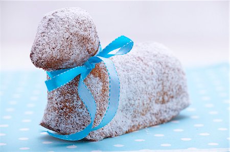 spotted (pattern) - A sweet Easter lamb cake with a blue ribbon Stock Photo - Premium Royalty-Free, Code: 659-07027688