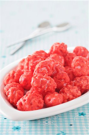 raspberry - Lots of raspberry pink pralines Stock Photo - Premium Royalty-Free, Code: 659-07027889