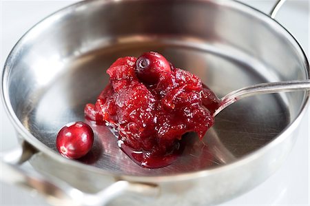 Cranberry sauce in a pan Stock Photo - Premium Royalty-Free, Code: 659-07027957