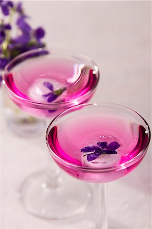 simsearch:659-06184015,k - Cocktails with violet ice cubes Stock Photo - Premium Royalty-Free, Code: 659-07028047