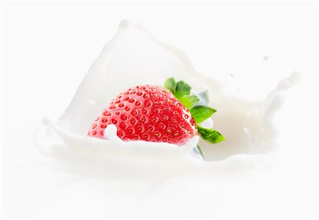 splash - A splash of milk as a strawberry falls into milk Stock Photo - Premium Royalty-Free, Code: 659-07028245