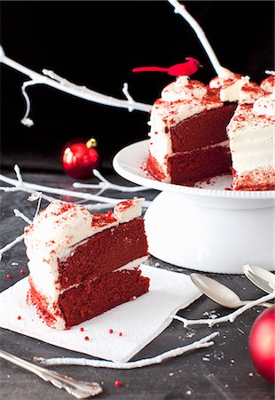 A Slice of Red Velvet Cake on a Napkin; Remainder of the Cake on a Pedestal Dish Stock Photo - Premium Royalty-Free, Code: 659-07028274