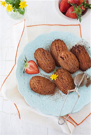 simsearch:659-06903190,k - Chocolate and coconut madeleines with strawberries Stock Photo - Premium Royalty-Free, Code: 659-07028366