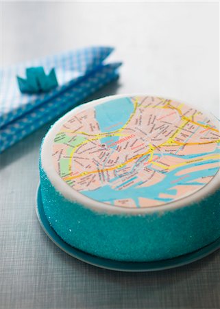 A layer cake featuring a map of Hamburg Stock Photo - Premium Royalty-Free, Code: 659-07028425
