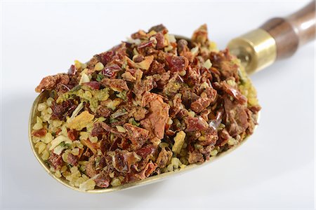 simsearch:640-01354413,k - A ready-made mix of bulgur with dried vegetables and spices Foto de stock - Sin royalties Premium, Código: 659-07028499