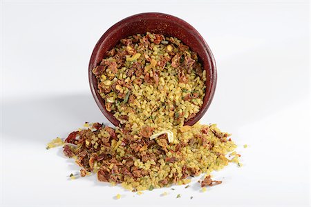 simsearch:640-01354413,k - A ready-made mix of bulgur with dried vegetables and spices Foto de stock - Sin royalties Premium, Código: 659-07028500