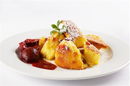 simsearch:659-01850806,k - Kaiserschmarren with stewed plums (shredded sugared pancake, Austria) Stock Photo - Premium Royalty-Free, Code: 659-07028776