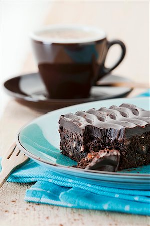 simsearch:659-06373404,k - A brownie on a plate Stock Photo - Premium Royalty-Free, Code: 659-07028980