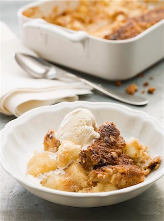 pancake - Apple flapjack bake with vanilla ice cream Stock Photo - Premium Royalty-Free, Code: 659-07068623