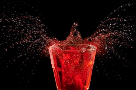 splash - Red water spraying out of a glass Stock Photo - Premium Royalty-Free, Code: 659-07068698