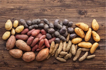 potaro - Assorted types of potato on a wooden surface Stock Photo - Premium Royalty-Free, Code: 659-07068816