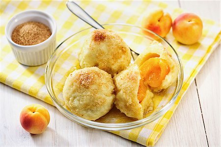 simsearch:659-01850806,k - Apricot dumplings with buttery breadcrumb topping and cinnamon sugar Stock Photo - Premium Royalty-Free, Code: 659-07068837