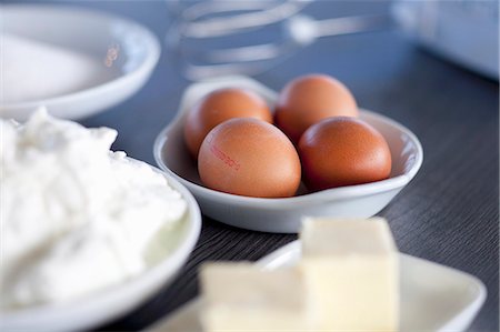 simsearch:659-06306291,k - Brown eggs, quark and butter Stock Photo - Premium Royalty-Free, Code: 659-07068914