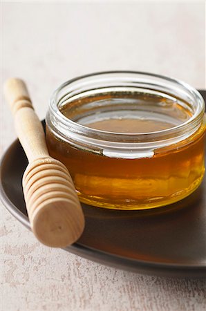simsearch:659-07027183,k - Honey and a honey dipper Stock Photo - Premium Royalty-Free, Code: 659-07068988