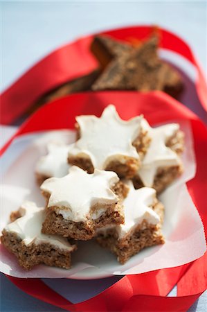 simsearch:659-07069631,k - Christmas cookies, cinnamon stars Stock Photo - Premium Royalty-Free, Code: 659-07069327