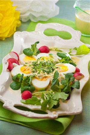 egg dish - Hard-boiled eggs with horseradish, radishes, lamb's lettuce and cress for Easter Stock Photo - Premium Royalty-Free, Code: 659-07069376