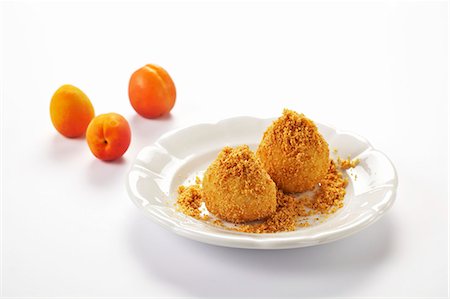 simsearch:659-01850806,k - Apricot dumplings with breadcrumbs Stock Photo - Premium Royalty-Free, Code: 659-07069550