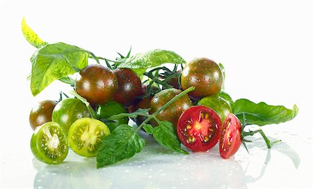 simsearch:659-07610418,k - Green and red cherry tomatoes with water droplets Stock Photo - Premium Royalty-Free, Code: 659-07069669