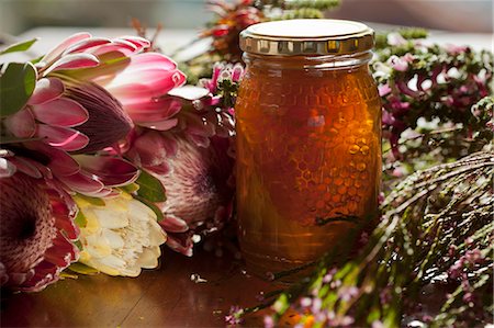 simsearch:659-07027183,k - A jar of honey with honeycomb, surrounded by flowers Stock Photo - Premium Royalty-Free, Code: 659-07069698