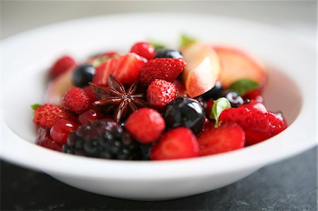 simsearch:659-07069181,k - Berry dessert Stock Photo - Premium Royalty-Free, Code: 659-07069734