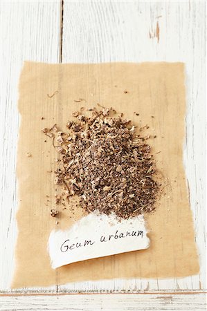 pile of letters - Wood avens (Geum urbanum), dried Stock Photo - Premium Royalty-Free, Code: 659-07069778