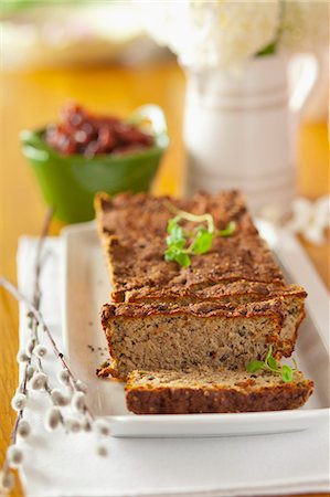 simsearch:659-07597225,k - Partly sliced meatloaf Stock Photo - Premium Royalty-Free, Code: 659-07597192