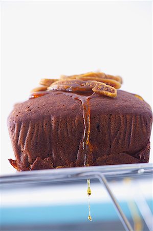 dropped - A whole food cake with figs and honey Stock Photo - Premium Royalty-Free, Code: 659-07597216