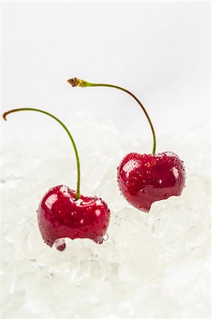 simsearch:659-07597339,k - Two cherries with water droplets on ice Stock Photo - Premium Royalty-Free, Code: 659-07597271