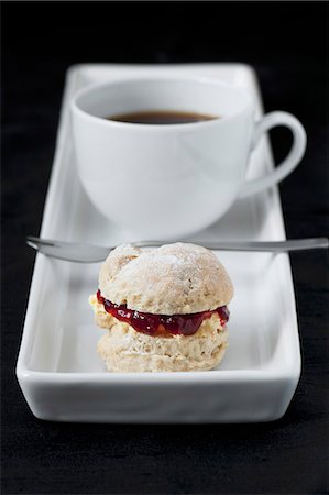 simsearch:700-03698239,k - cup of coffee with small scone Stock Photo - Premium Royalty-Free, Code: 659-07597399