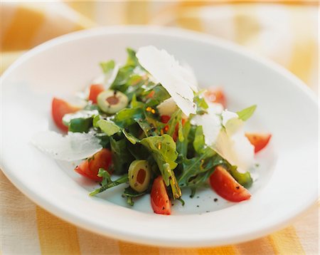 simsearch:659-07597225,k - Rocket salad with tomatoes and olives Stock Photo - Premium Royalty-Free, Code: 659-07597620