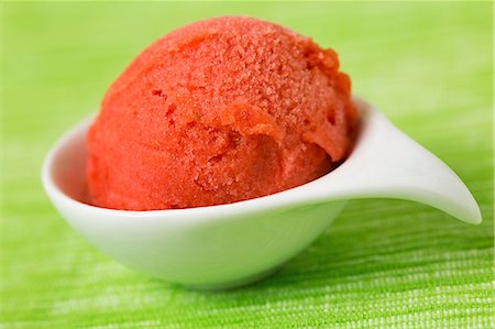 simsearch:659-08418689,k - A scoop of home-made strawberry sorbet in a bowl Stock Photo - Premium Royalty-Free, Code: 659-07597723
