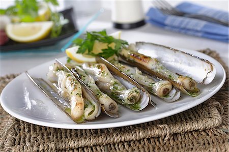 simsearch:659-06901043,k - Grilled razor clams with garlic and parsley Stock Photo - Premium Royalty-Free, Code: 659-07598106