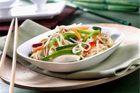 Wok with vegetables and noodles Foto de stock - Sin royalties Premium, Código: 659-07598114