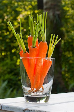 simsearch:659-07609605,k - Peeled, washed raw carrots (crudités) in a glass on a table outdoors Stock Photo - Premium Royalty-Free, Code: 659-07598141