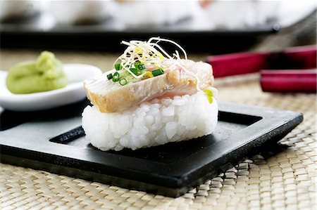 simsearch:659-07610354,k - Tuna nigiri sushi Stock Photo - Premium Royalty-Free, Code: 659-07598165