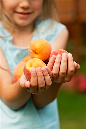 simsearch:659-07597339,k - A young girl holding fresh peaches Stock Photo - Premium Royalty-Free, Code: 659-07598244