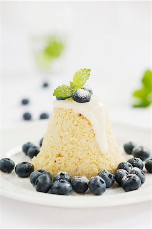 Millet pudding with blueberries Stock Photo - Premium Royalty-Free, Code: 659-07598266