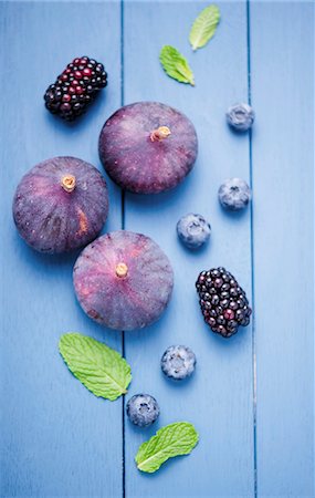 simsearch:659-08419643,k - Fresh figs, blackberries and blueberries Stock Photo - Premium Royalty-Free, Code: 659-07598367
