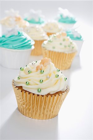 simsearch:659-06903190,k - Cupcakes decorated with yellow and green icing and silver balls Stock Photo - Premium Royalty-Free, Code: 659-07598679