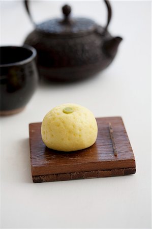 simsearch:659-07610354,k - Wagashi yuzu (Japanese citrus fruit) with a teapot (Japan) Stock Photo - Premium Royalty-Free, Code: 659-07598858