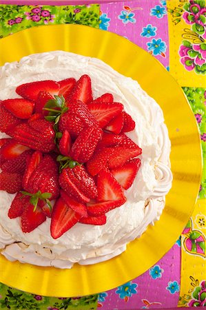 simsearch:659-07069181,k - Pavlova with cream and strawberries (view from above) Stock Photo - Premium Royalty-Free, Code: 659-07599153