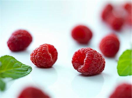 raspberry - Several raspberries with leaves Stock Photo - Premium Royalty-Free, Code: 659-07599204