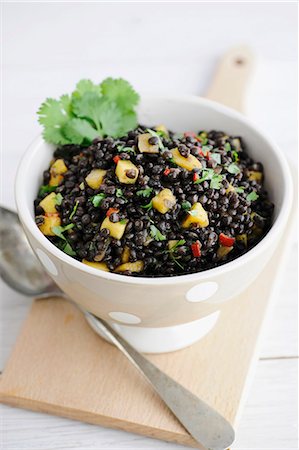 simsearch:659-06373046,k - Lentil Salad with Mango, Chilie and Coriander Stock Photo - Premium Royalty-Free, Code: 659-07599250