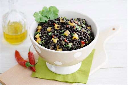 simsearch:659-06373046,k - Lentil Salad with Mango, Chilie and Coriander Stock Photo - Premium Royalty-Free, Code: 659-07599251