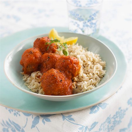 Meatballs with tomato sauce and rice Photographie de stock - Premium Libres de Droits, Code: 659-07599282